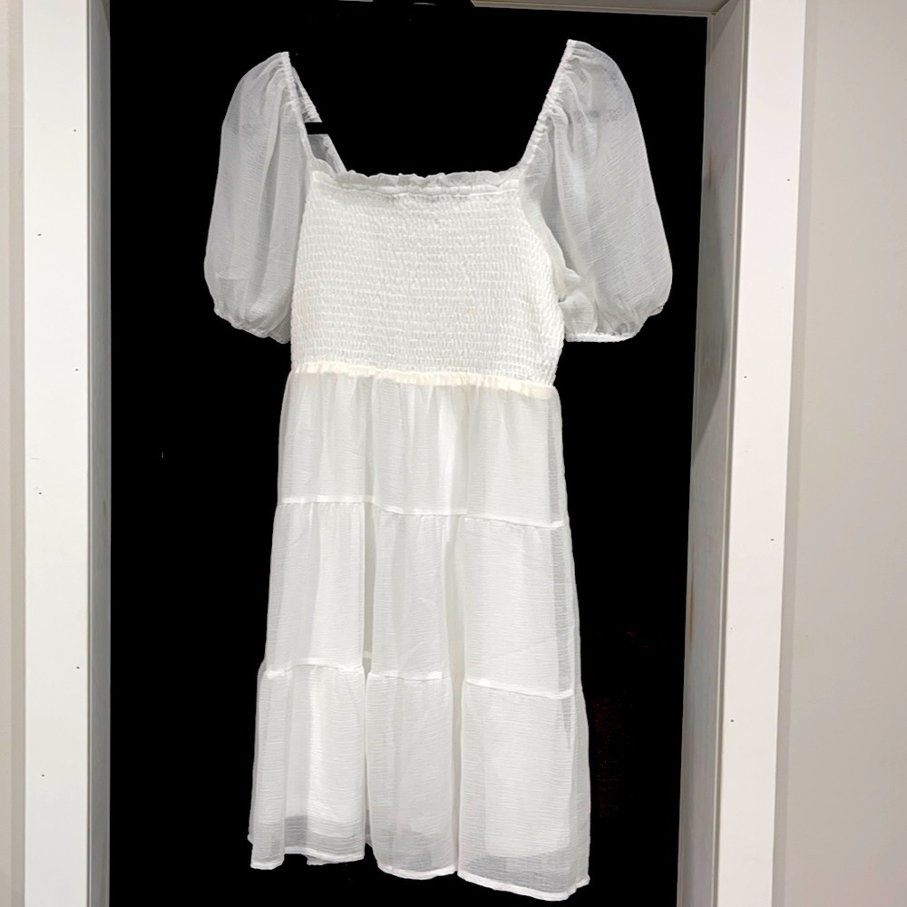 White puff sleeve dress